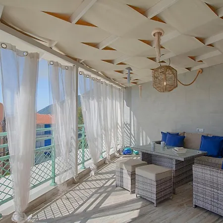 Skai Two Floor Apartmán *