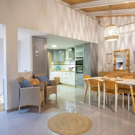 Skai Two Floor Apartmán *