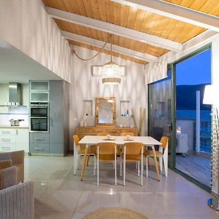 Skai Two Floor 公寓 *