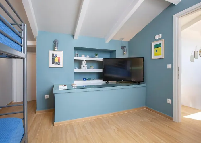 Skai Two Floor 아파트 *