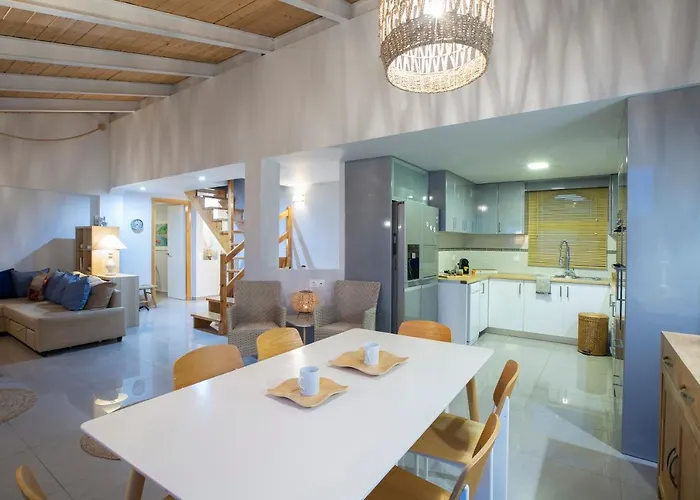 아파트 Skai Two Floor 바실리키